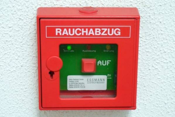 Abbildung 1: In privaten Wohnhäusern sind Warnmelder Pflicht, doch Büroräume unterliegen ganz eigenen Brandschutzregeln