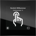 Gira 5564000 Das Rufdisplaymodul IP mit 4" IPS Volltouch-Display erweitert die Türstation System 106 um intuitive 