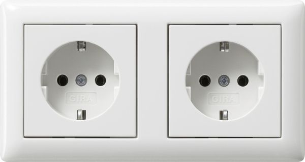 Gira 479303 SCHUKO-Steckd. 2f verdr. + Rahmen Standard 55 Reinweiß