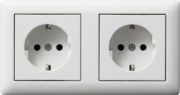 Gira 479304 SCHUKO-Steckd. 2f verdr. + Rahmen Standard 55 Reinweiß m