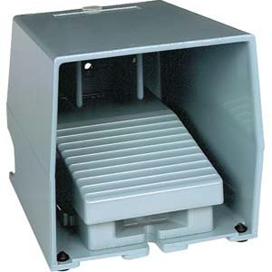 Schneider XPEM611 Fußschalter, Harmony XPE, einfach, Metall, blau, 2-stufig, 2Ö+2S, IP66, mit Schutzhaube